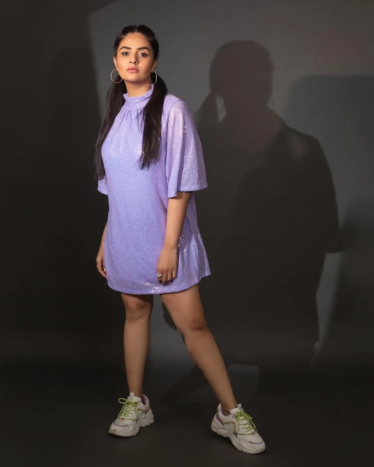INDIAN TV ACTRESS SREEMUKHI LONG LEGS SHOW IN MINI VIOLET FROCK 8